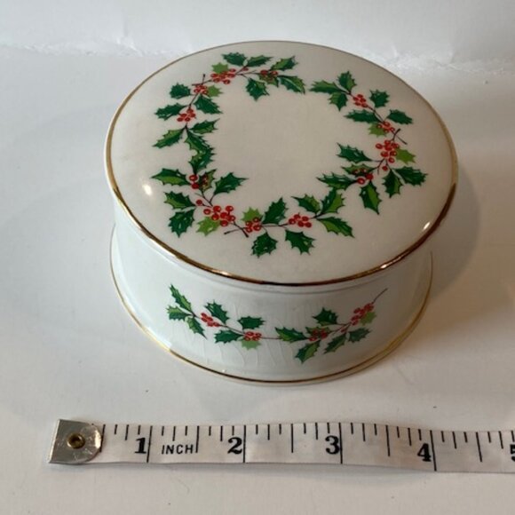 Vintage Sadler England Holly lidded Trinket box - Picture 9 of 9